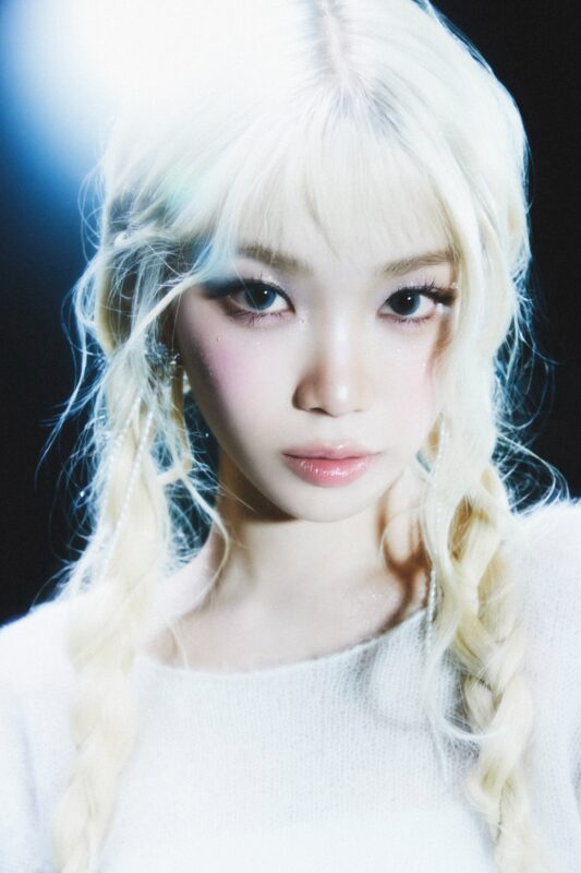 Kim Chaewon (LE SSERAFIM) blonde