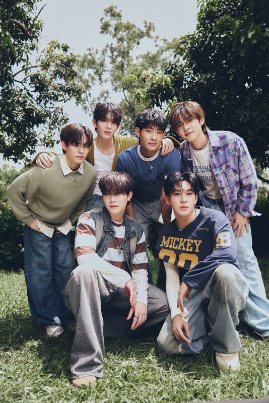 Thai boy group DEXX