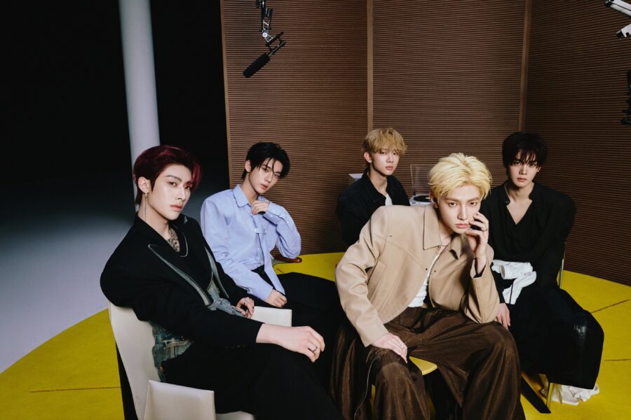 AND2BLESequence 02: Attraction - Concept Photo 'Archive'